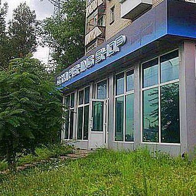 рекламне оформлення фасаду магазину