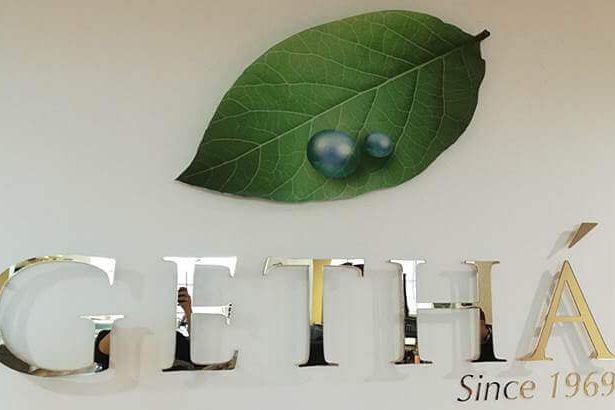 Об'ємні букви в інтер'єрі магазину