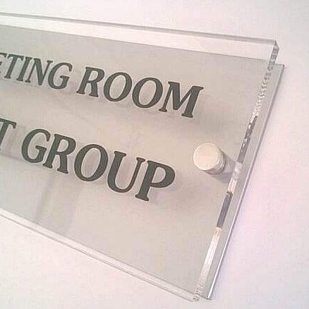 Виготовлення табличок на двері у Дніпрі