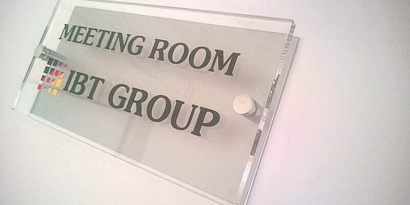 Табличка на двері Виготовлення табличок на двері у Дніпрі